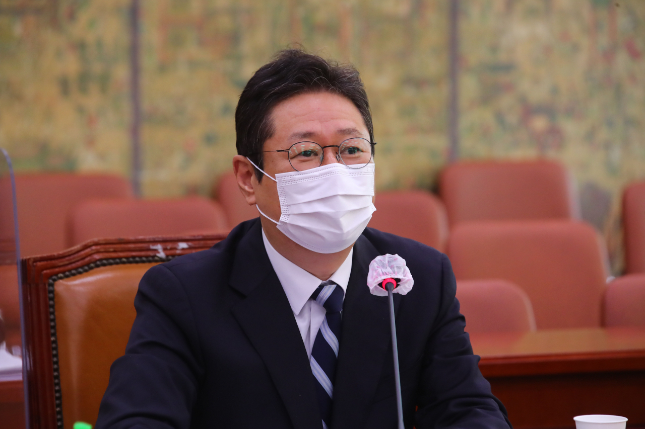 황희 문화체육관광부 장관 후보자가 9일 오전 서울 여의도 국회에서 열린 인사청문회에서 의원 질의에 답변하고 있다. 이상섭 기자