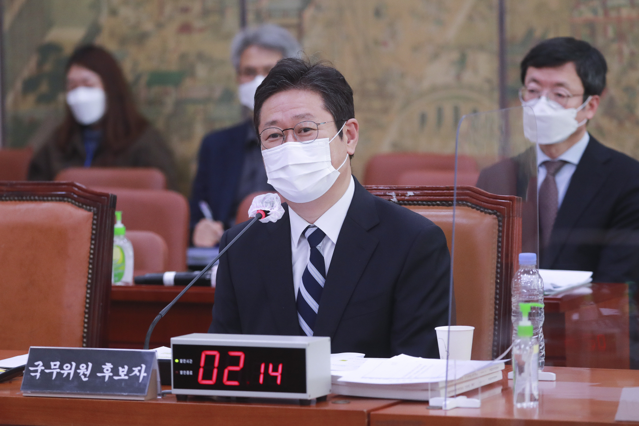 황희 문화체육관광부 장관 후보자가 9일 오전 서울 여의도 국회에서 열린 인사청문회에서 의원질의에 답하고 있다. 이상섭 기자