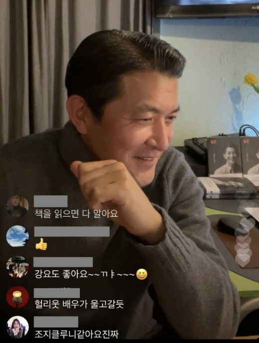 홍정욱 올가니카 회장이 '50 홍정욱 에세이' 출간을 기념해 '독자와의 대화'를 인스타그램 라이브 방송으로 진행했다. 사진은 라이브방송 장면.