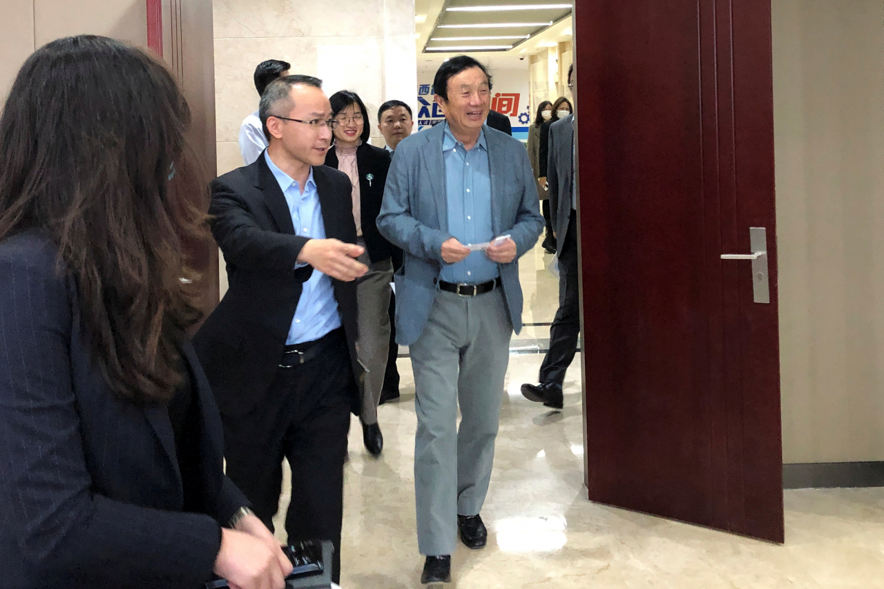 런정페이(任正非) 화웨이 회장이 9일 중국에서 열린 기자간담회에 참석하고 있다.[로이터]
