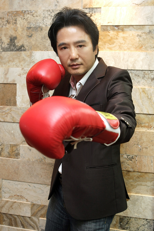 스파링 글러브를 끼고 복싱 자세를 취해 보인 조성규 [본인 제공]