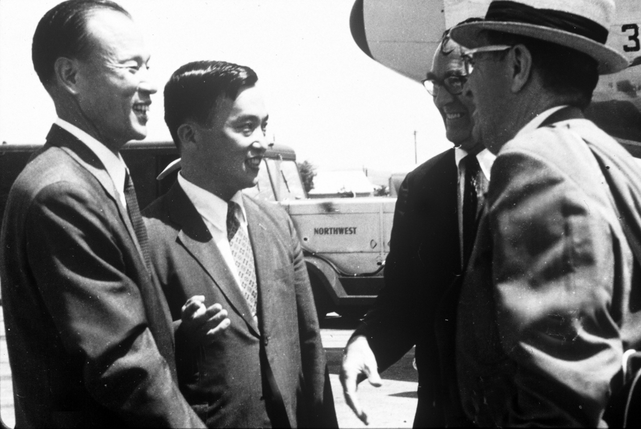 1970년 KAIST 설립을 위한 미국 터만 조사단의 한국 방문 모습.[KAIST 제공]