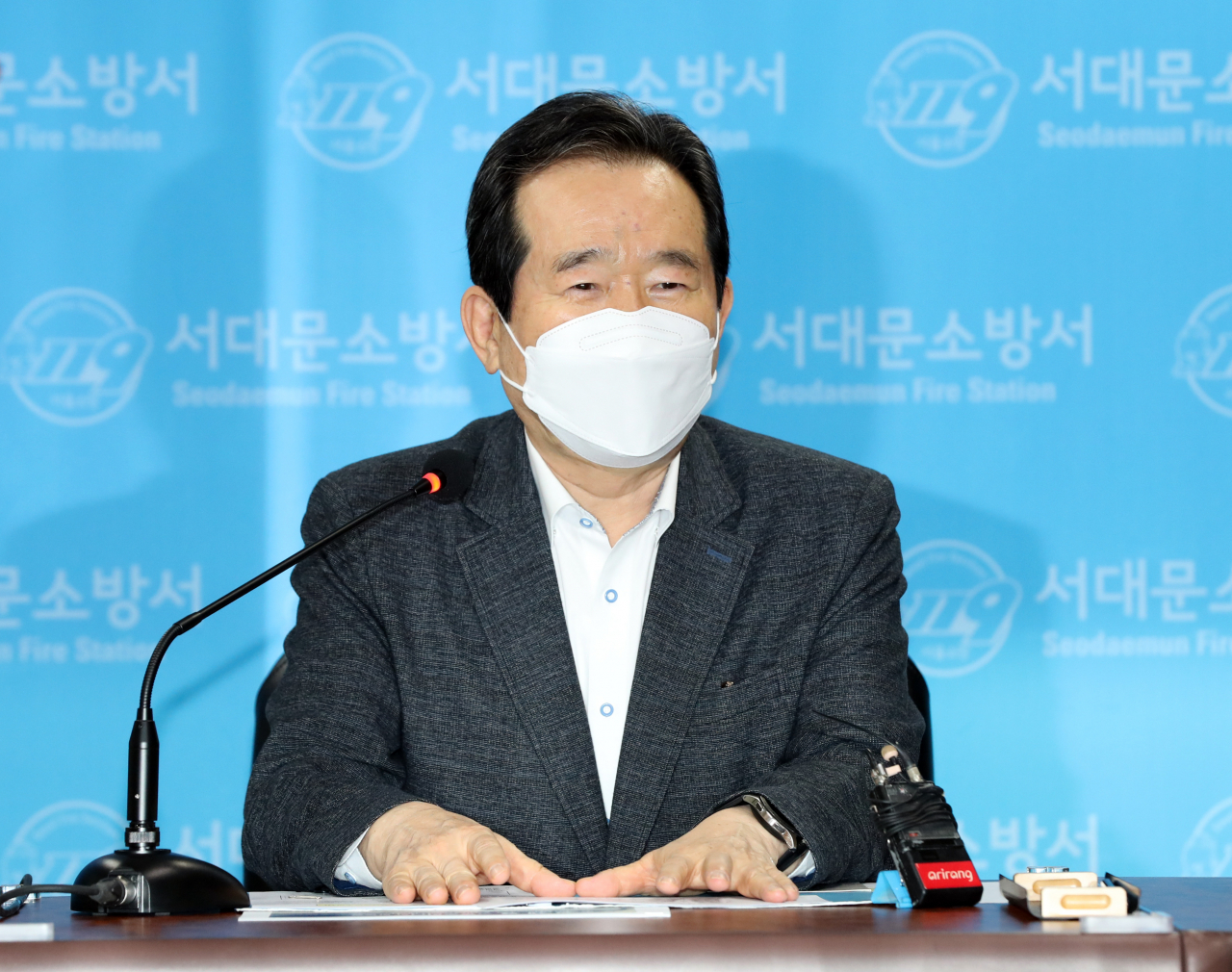설 연휴 첫날인 11일 서울시 서대문구 서대문소방서를 방문한 정세균 국무총리 [연합]