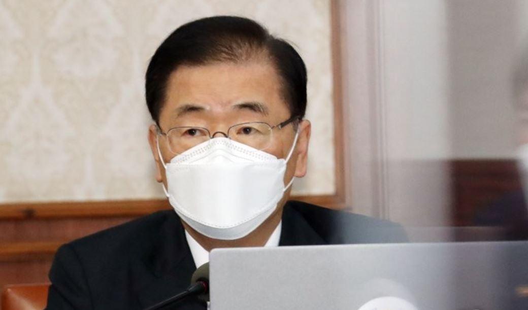 This photo, taken on Feb. 9, 2021, shows Foreign Minister Chung Eui-yong attending a Cabinet meeting at the central government complex in Seoul. (Yonhap)