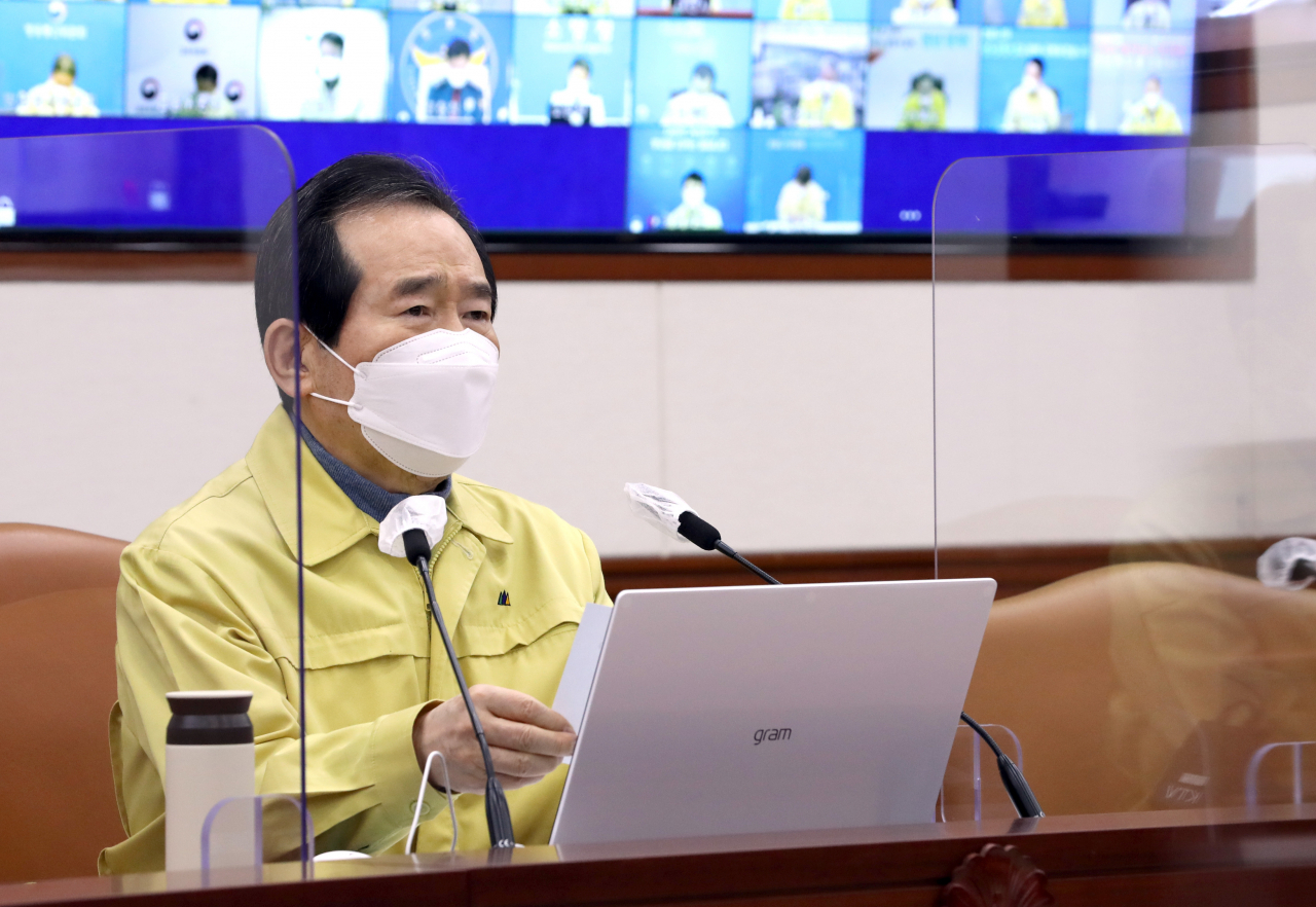 정세균 국무총리가14일 오후 정부서울청사에서 열린 코로나19 대응 중앙재난안전대책본부 회의를 주재하고 있다. ［연합］