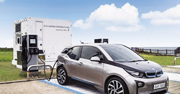 이온어스가 BMW와 협업해 제주도 전기차충전소에 자동차 배터리팩을 활용한 ESS를 설치했다. [이온어스 제공]