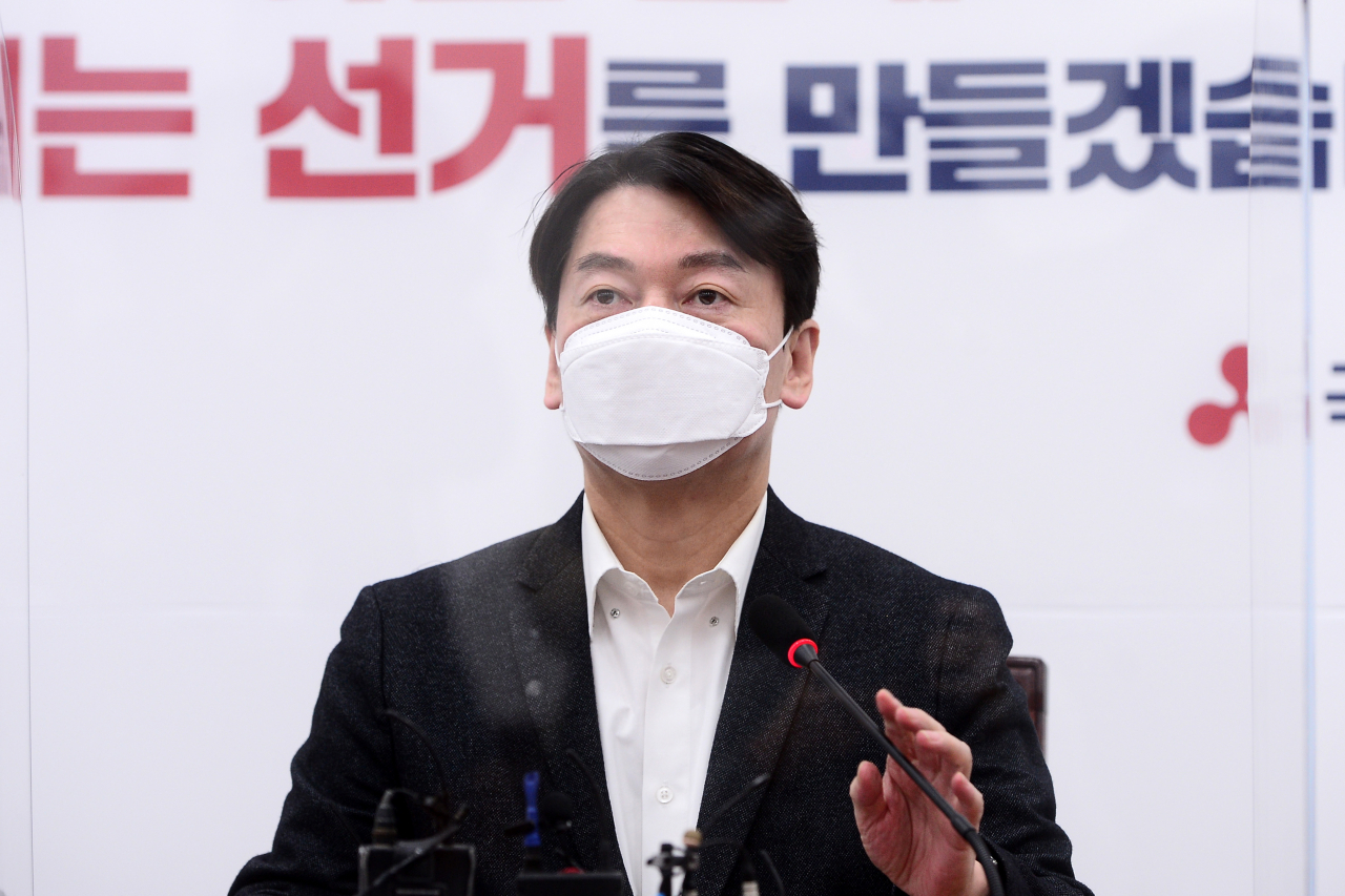 국민의당 안철수 대표가 15일 국회에서 열린 최고위원회의에서 발언하고 있다. [이상섭 기자/babtong@heraldcorp.com]