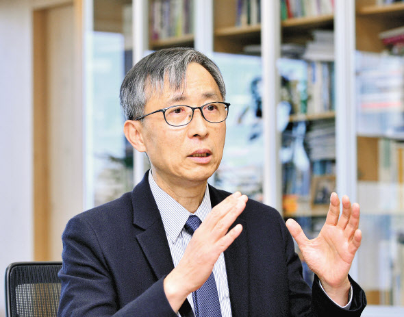 박영석 자본시장연구원 원장은 최근 헤럴드경제와의 인터뷰에서 금융당국이 공매도 금지 조치를 반복적으로 연장하면서 공매도에 대한 그릇된 인식을 강화했다고 설명했다. 박현구 기자