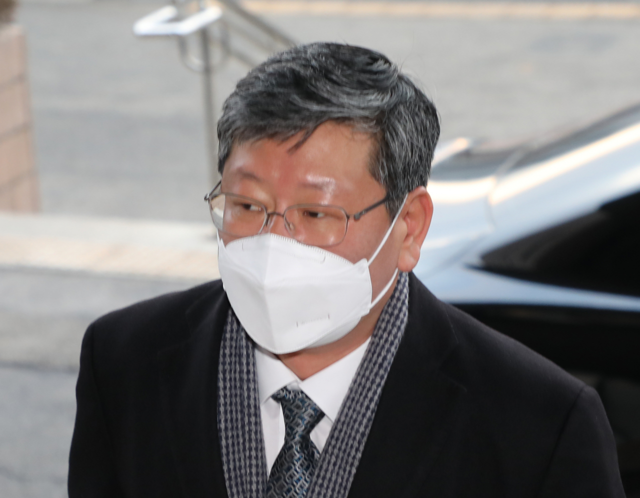 이용구 법무부 차관이 지난 10일 오전 경기 과천 정부과천청사에 있는 법무부로 출근하고 있다. [연합]