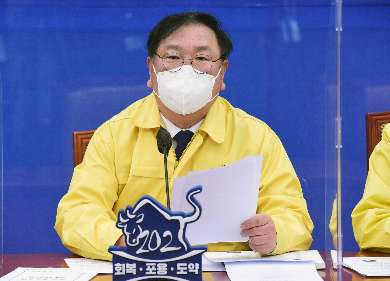 김태년 더불어민주당 원내대표가 16일 국회에서 열린 원내대책회의에서 발언하고 있다. [헤럴드경제=이상섭 기자]