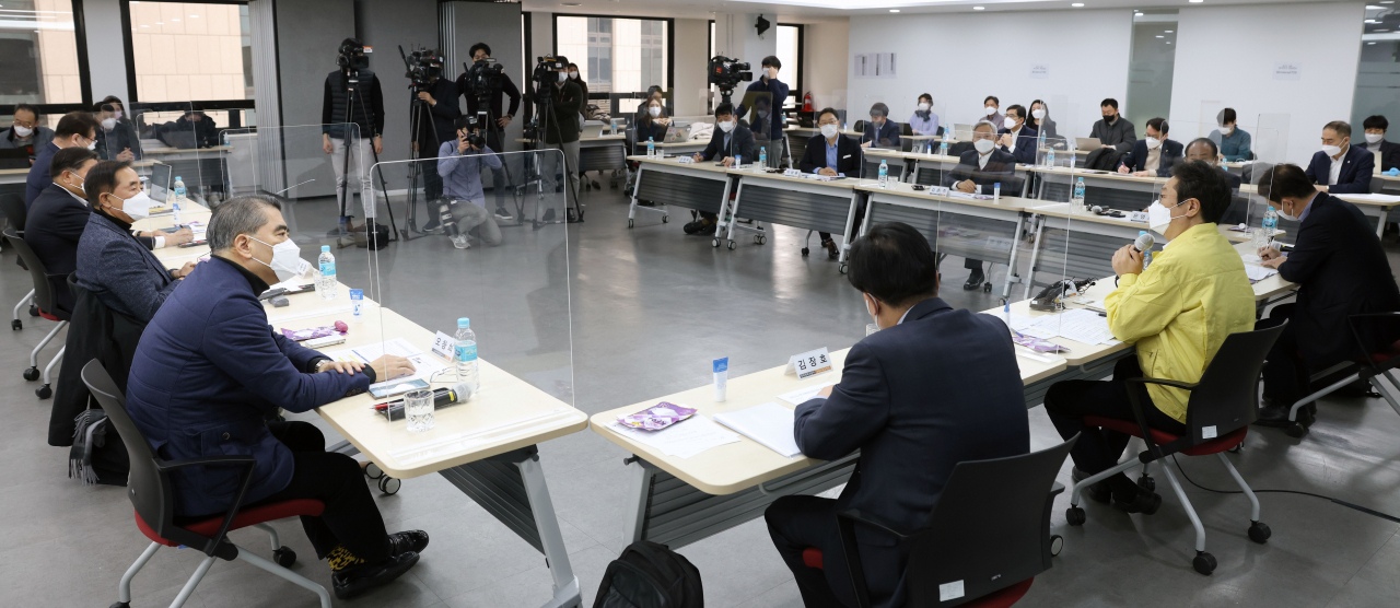황희 신임 문체부 장관과 업계 대표 간 간담회.