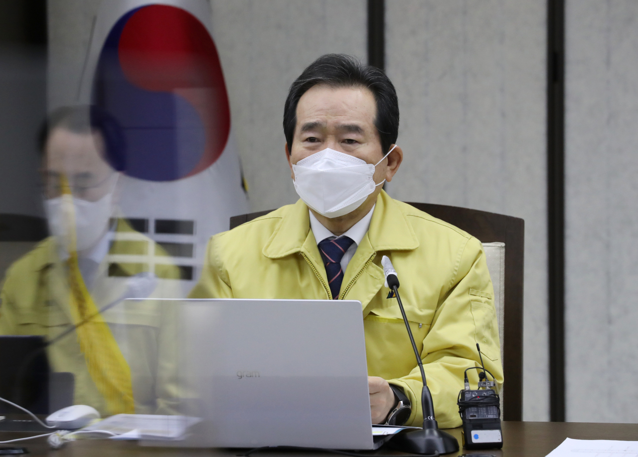 Prime Minister Chung Sye-kyun speaks during a government meeting Tuesday. (Yonhap)