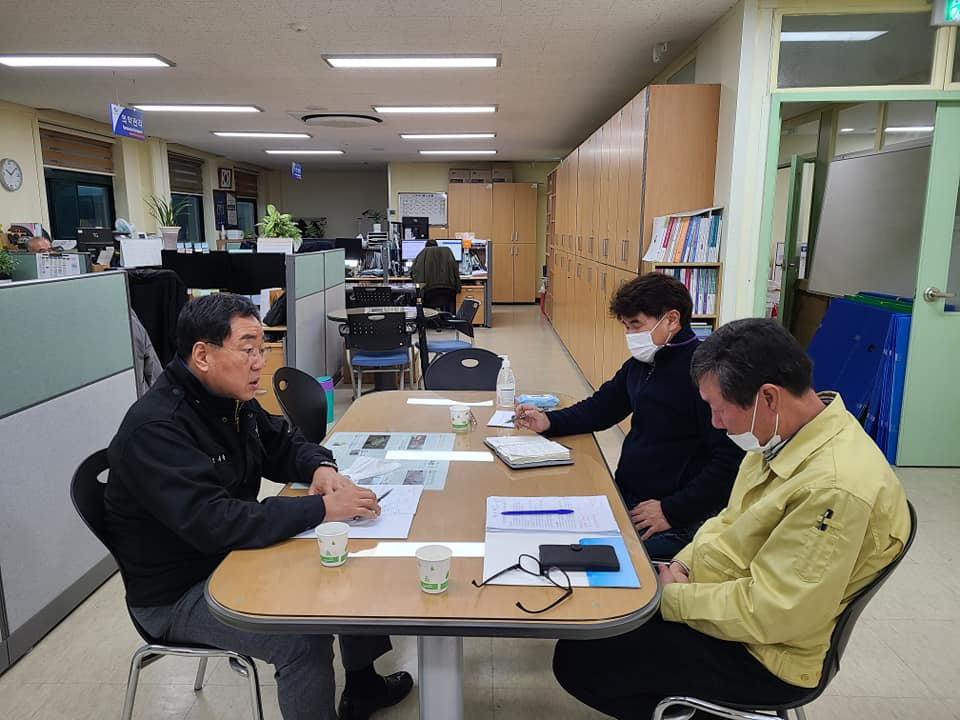 지난해 11월 코로나19 대유행일때 김철수 속초시장의 페북에 올라온 사진.