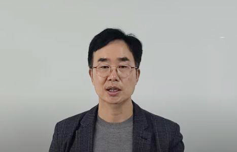 진양곤 에이치엘비 회장이 16일 FDA 임상 결과 허위 공시 혐의와 관련해 유튜브로 입장 발표를 하고 있다. 연합뉴스