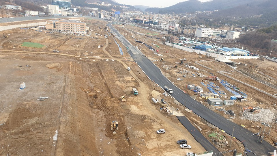 광주시 송정지구 도시개발사업 구역 중앙로. [광주시]