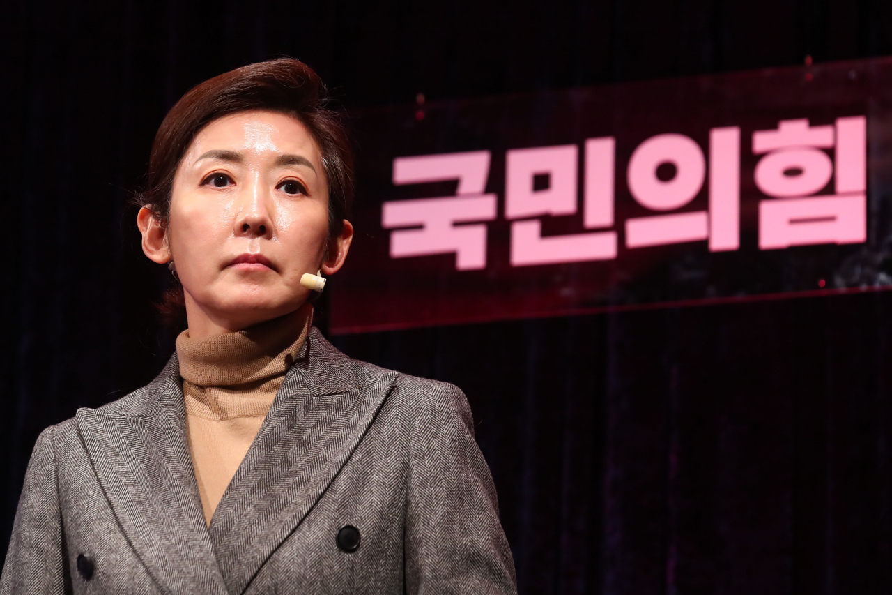 서울시장 보궐선거 국민의힘 나경원 경선 후보가 16일 오후 서울 용산구 백범김구기념관에서 열린 '서울을 바꾸는 힘 제1차 맞수토론회'에 참가하고 있다. [국회사진기자단]