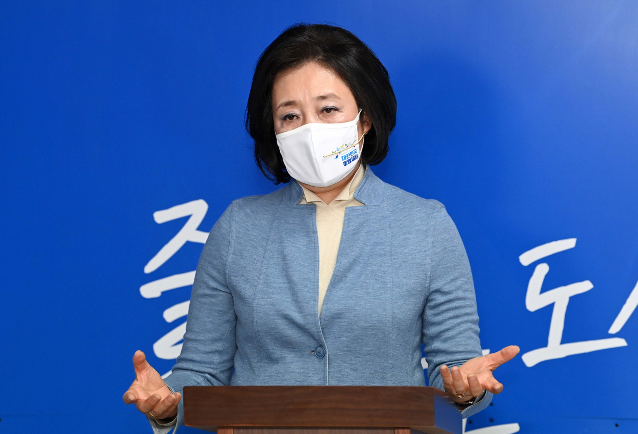 더불어민주당 박영선 서울시장 예비후보가 16일 서울 종로구 안국빌딩에서 열린 서울시 대전환 비대면 정책 발표회에서 원스톱 헬스케어 중심의 보건의료 정책을 발표하고 있다. [연합]