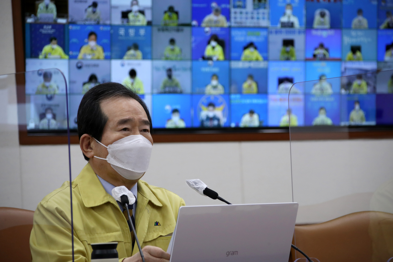 정세균 국무총리가 19일 오전 정부서울청사에서 열린 신종 코로나바이러스 감염증(코로나19) 대응 중앙재난안전대책본부(중대본) 회의를 주재하며 발언하고 있다. [연합]