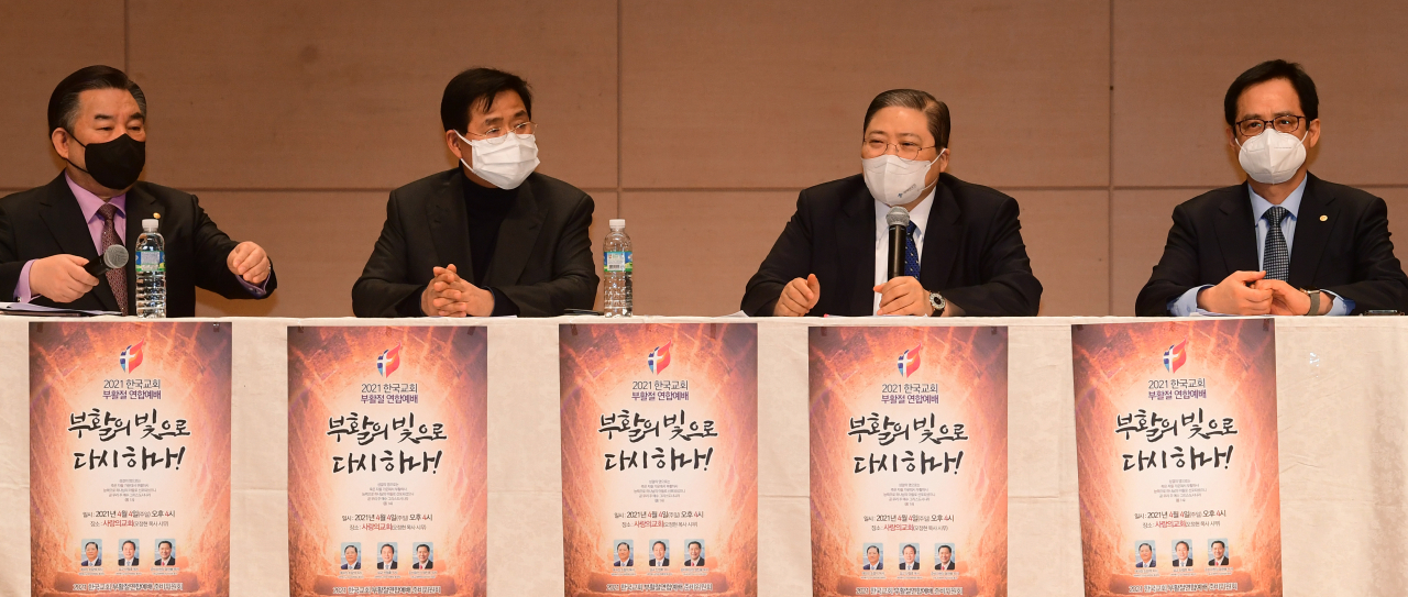 한국교회 부활절연합예배 준비위가 18일 한국교회100주년기념관에서 ‘2021 부활절 연합예배 계획’을 설명하고 있다.