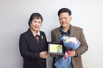 이자연 대한가수협회 회장과 정희섭 한국예술인복지재단 대표 [대한가수협회 제공]