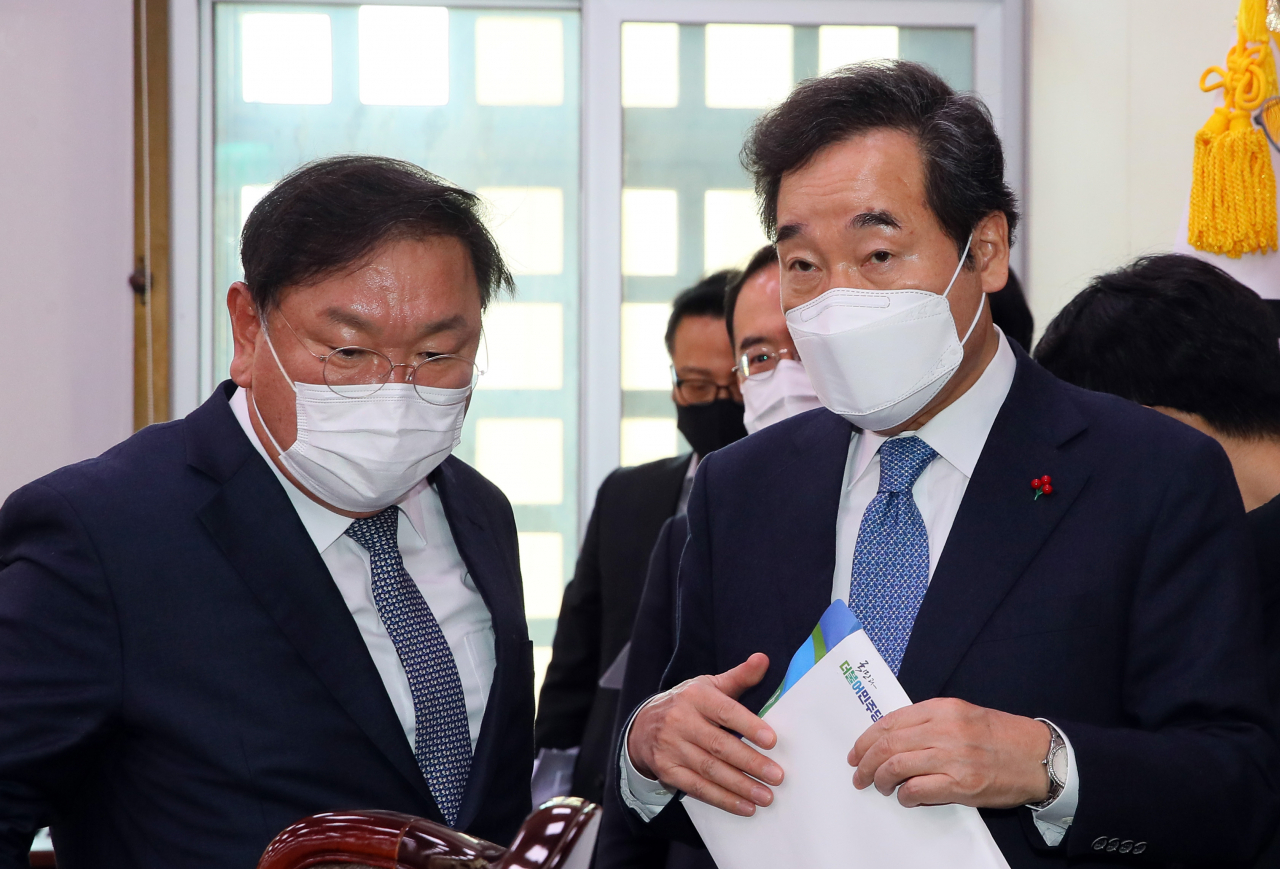 이낙연 더불어민주당 대표(오른쪽)와 김태년 원내대표 [연합]