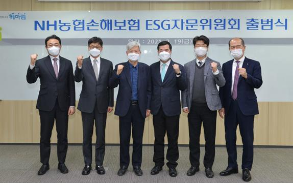 NH농협손해보험은 지난 19일 서울 서대문구 소재 본사 대회의실에서 ESG 비전 선포식과 ESG 자문위원회 출범식을 개최하고 있다. [NH농협손보 제공]
