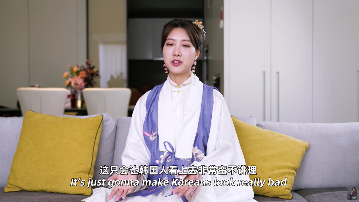 한복은 중국 ‘한푸(Hanfu)’로부터 영향을 받았다고 주장한 중국 유튜버 ‘시인(Shiyin)’이 최근 한국 누리꾼의 ‘혐오 댓글’을 지적하는 영상을 올렸다. [시인(Shiyin) 유튜브 캡처]