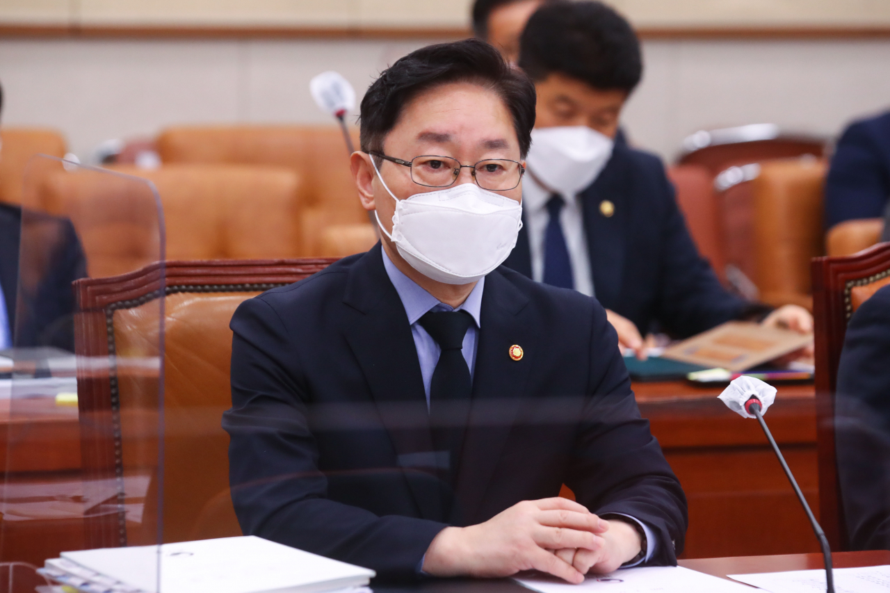 박범계 법무부 장관이 22일 국회에서 열린 법제사법위원회 전체회의에 출석하고 있다. [연합]