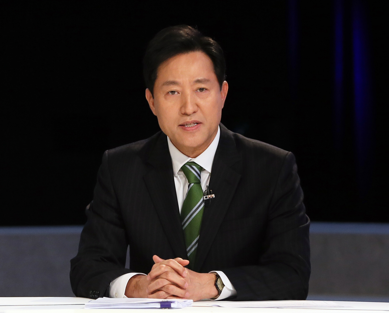 국민의힘 오세훈 서울시장 경선후보가 22일 서울 마포구 상암동 MBC에서 열린 '100분 토론, 국민의힘 서울시장 경선후보 방송토론'에서 인사말하고 있다. [국회사진기자단]