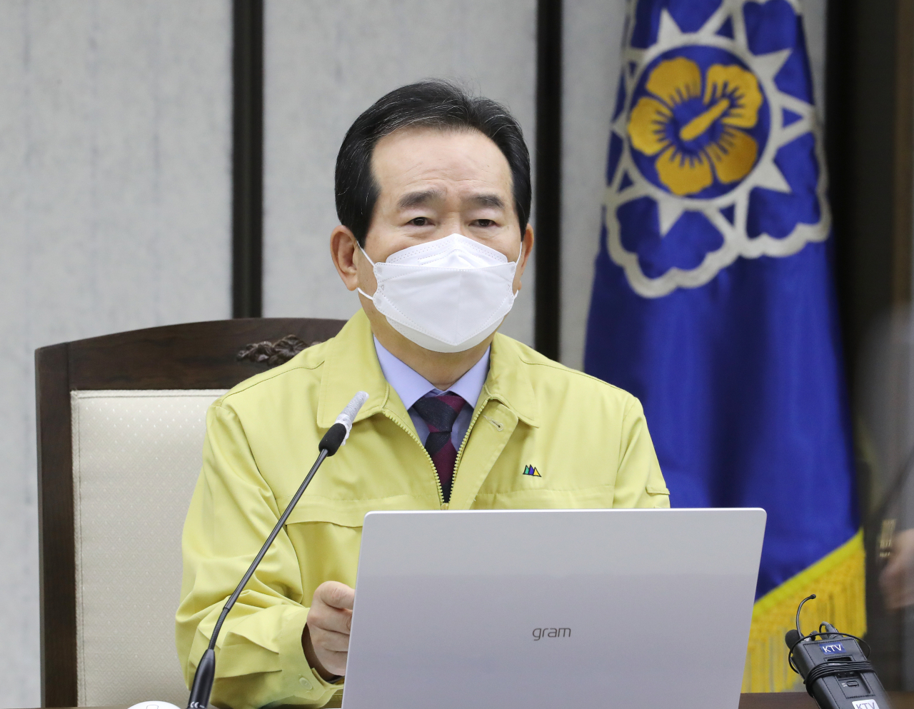 정세균 국무총리가 23일 오전 정부세종청사에서 열린 코로나1 대응 중앙재난안전대책본부 회의를 주재하며 발언하고 있다. ［연합］