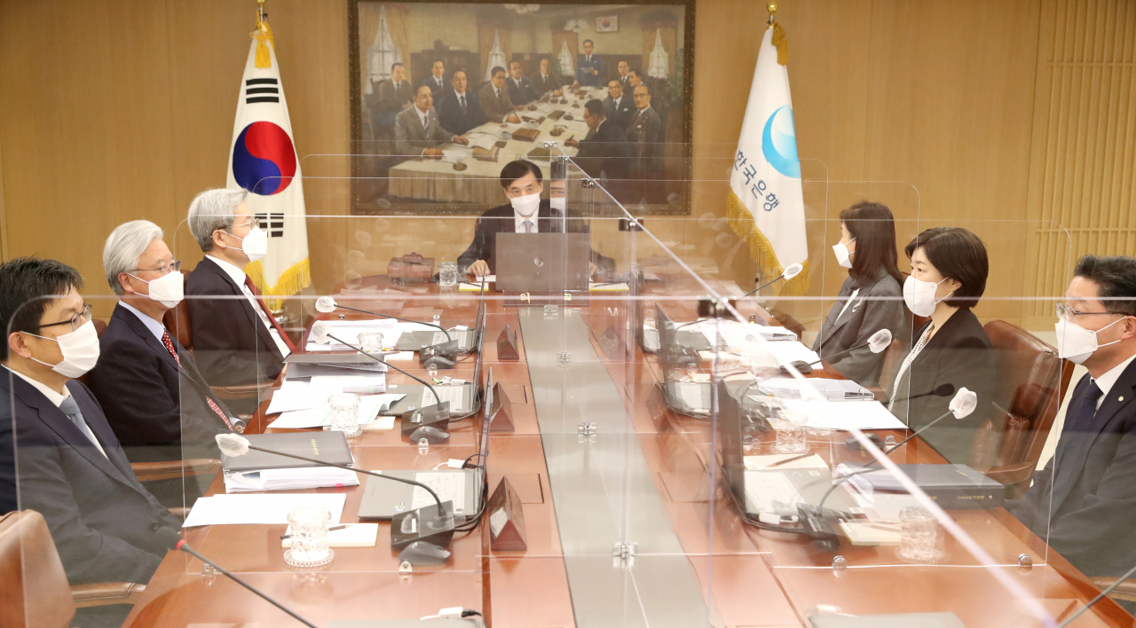 이주열 한국은행 총재가 지난달 15일 한국은행에서 금융통화위원회 본회의를 주재하고 있다. 연합뉴스