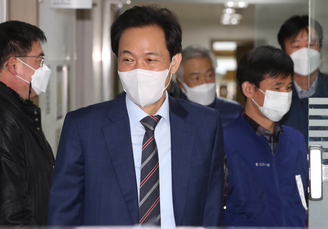 더불어민주당 우상호 서울시장 경선후보가 23일 서울 은평구 강북 근로자복지회관에서 열린 민주노총 서울지역본부 간담회에 참석하고 있다. [연합]
