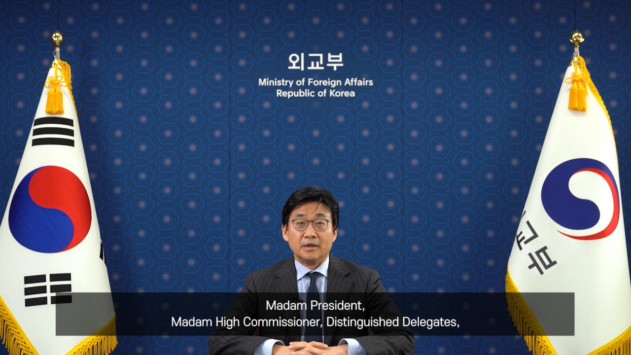최종문 외교부 2차관은 23일(현지시간) 유엔 인권이사회에서 북한주민의 기근 및 인권상황이 제재와 코로나19로 악화될 수 있다고 했다.