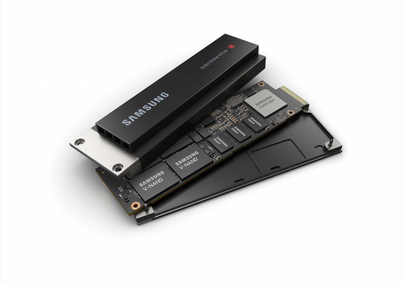 데이터센터 전용 고성능 SSD PM9A3 E1.S[제공=삼성전자]