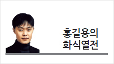 최근 경제장관회의에서 만난 이주열 한은총재와 은성수 금융위원장.[사진=연합뉴스]