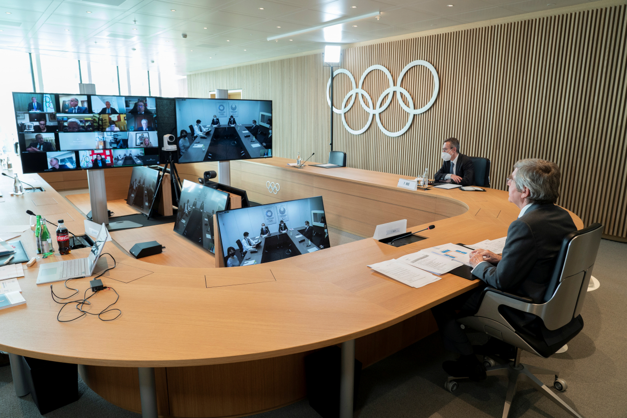 24일(현지시간) 화상으로 열린 국제올림픽위원회(IOC) 이사회의 모습. [로이터]