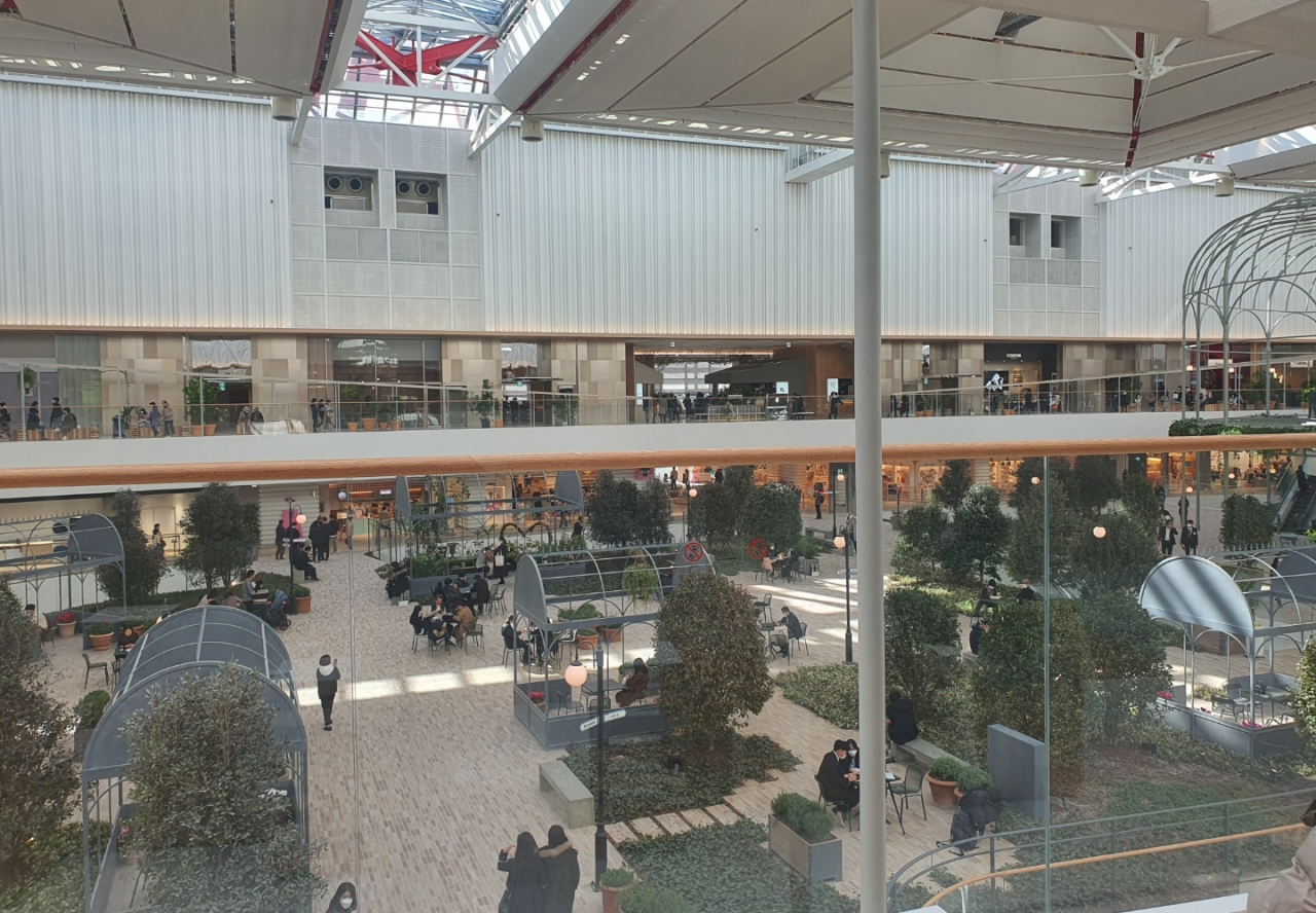 서울 여의도 더현대서울 내부. [김빛나 기자]