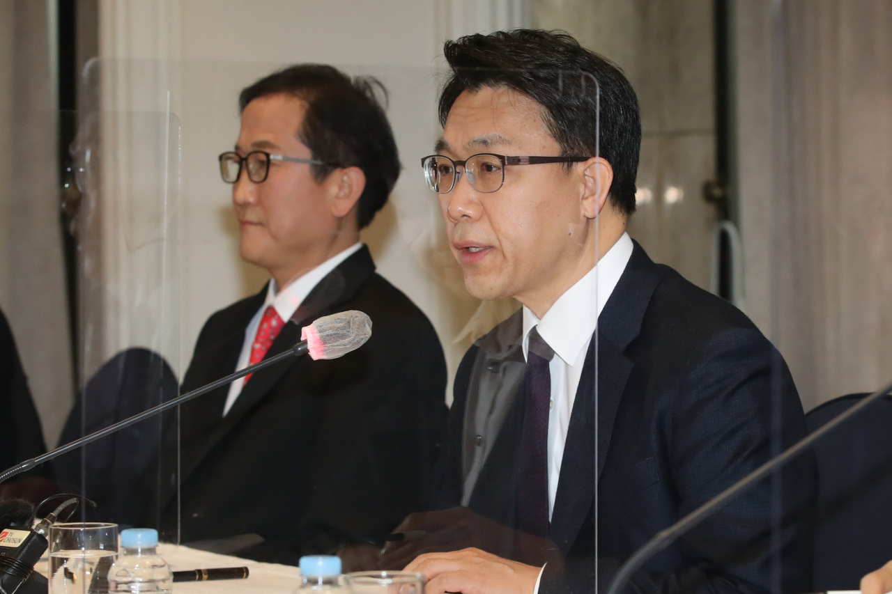 김진욱 고위공직자범죄수사처장이 25일 오전 서울 중구 한국프레스센터에서 열린 관훈클럽 주최 포럼에서 '민주공화국과 법의 지배'를 주제로 기조 발언을 하고 있다. [연합]