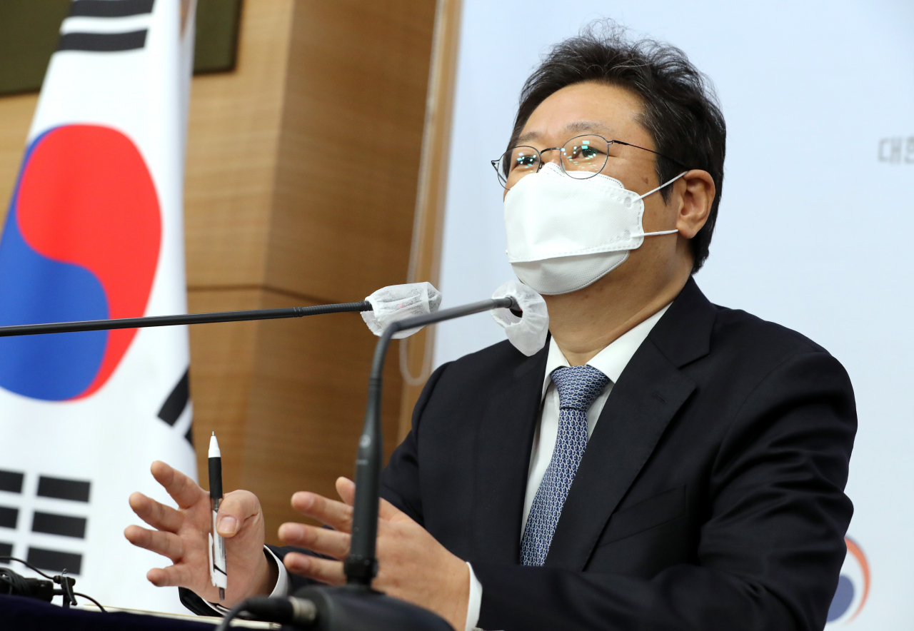 황희 문화체육관광부 장관이 지난 2월 25일 정부서울청사에서 열린 기자간담회에서 발언하고 있다. [연합뉴스]