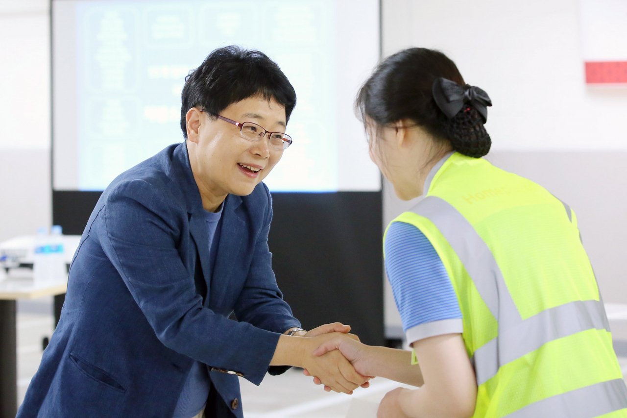 유통업계 최초의 여성 CEO(최고경영자)인 임일순 홈플러스 대표가 임기 3년 3개월만인 지난달 중순 퇴임했다.[홈플러스 제공]