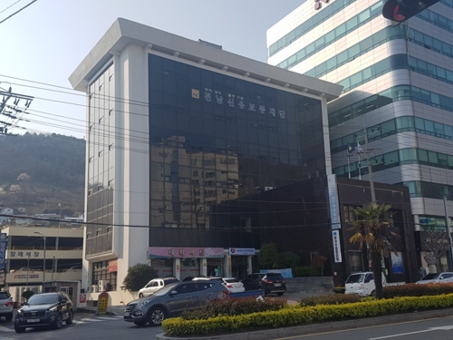 여수상공회의소가 광무동에 있을 때 주변 식당가와 병원 등 원도심 상권 활성화에 일정부분 기여했다는 평가를 받았으나, 지금은 외곽으로 이전해 아쉬워하는 소상공인들이 있다. [여수상의 제공]