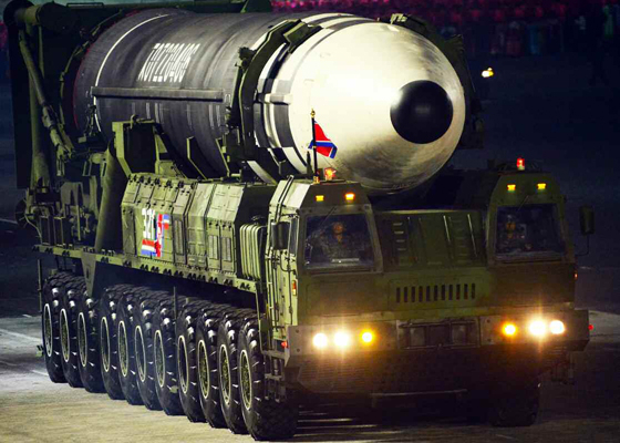 영국 국제전략문제연구소(IISS)는 25일(현지시간) 발간한 ‘2021 군사 균형 보고서’에서 북한이 8기 이상의 대륙간탄도미사일(ICBM)을 보유했을 것으로 추정했다. 다만 북한이 작년 노동당 창건 75주년 기념 열병식 때 공개한 신형 ICBM에 대해서는 상태가 불확실하다고 평가했다. [헤럴드DB]