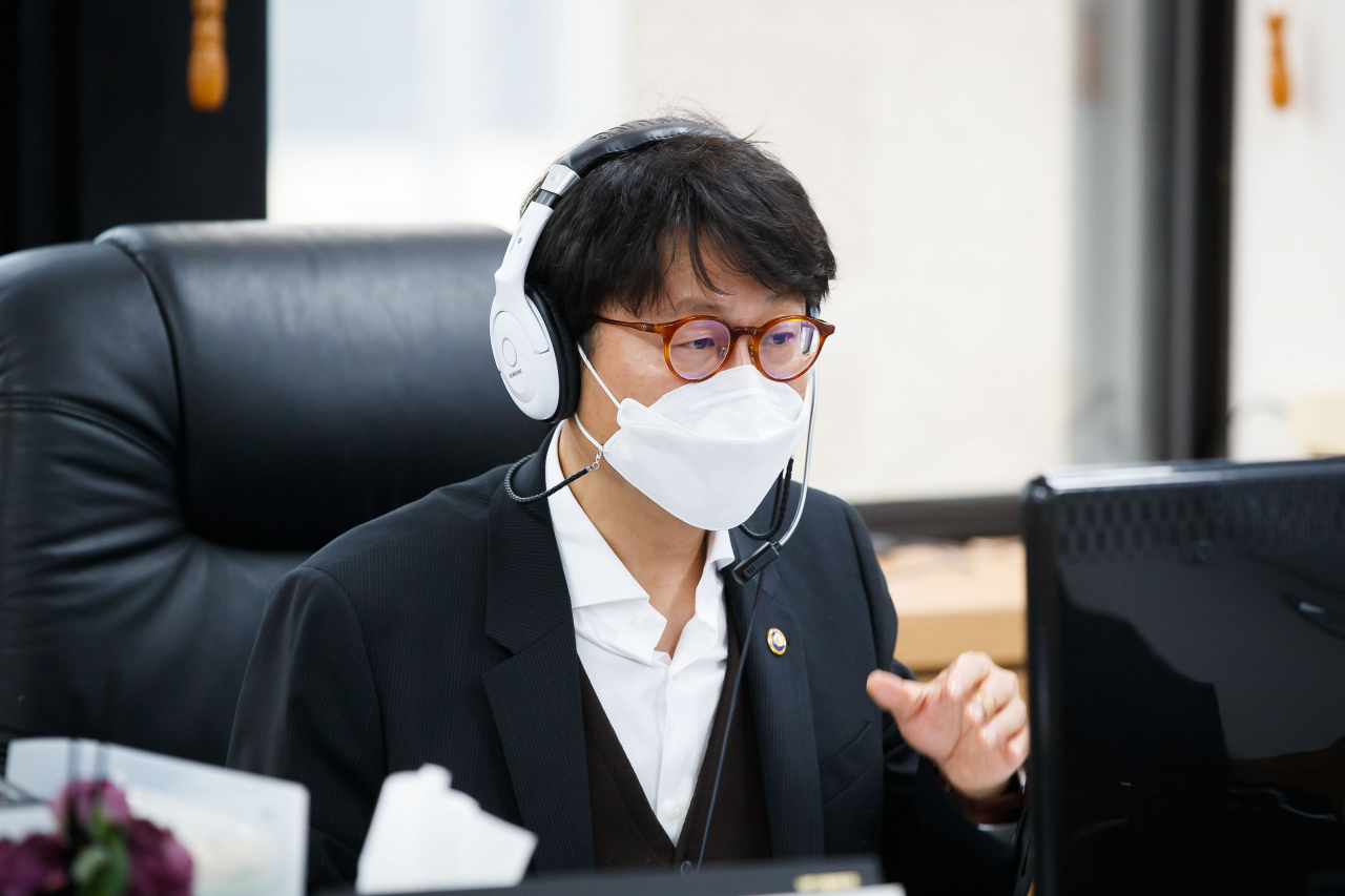 도규상 금융위원회 부위원장이 26일 서울 종로구 정부서울청사에서 금융리스크 대응반 회의를 화상으로 진행하고 있다. [금융위원회 제공. 재판매 및 DB 금지] 연합뉴스