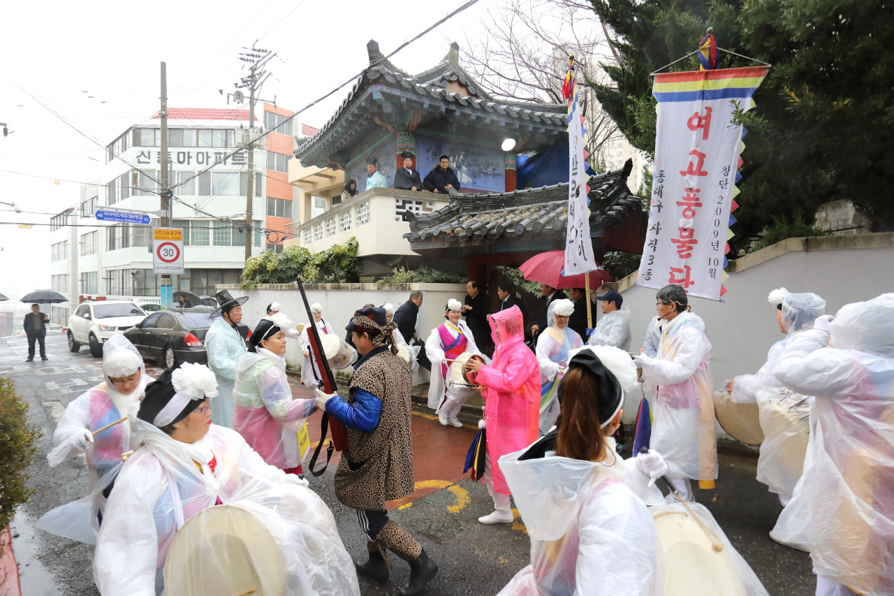 부산 사직동 여고주산당제 풍물놀이
