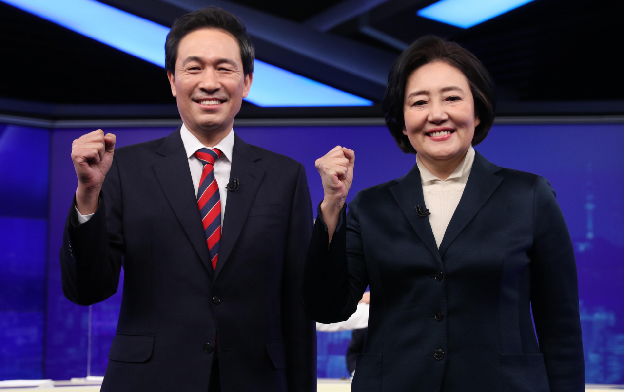더불어민주당 서울시장 보궐선거 최종 후보로 선출된 박연선 후보(오른쪽)와 우상호 후보. [연합]