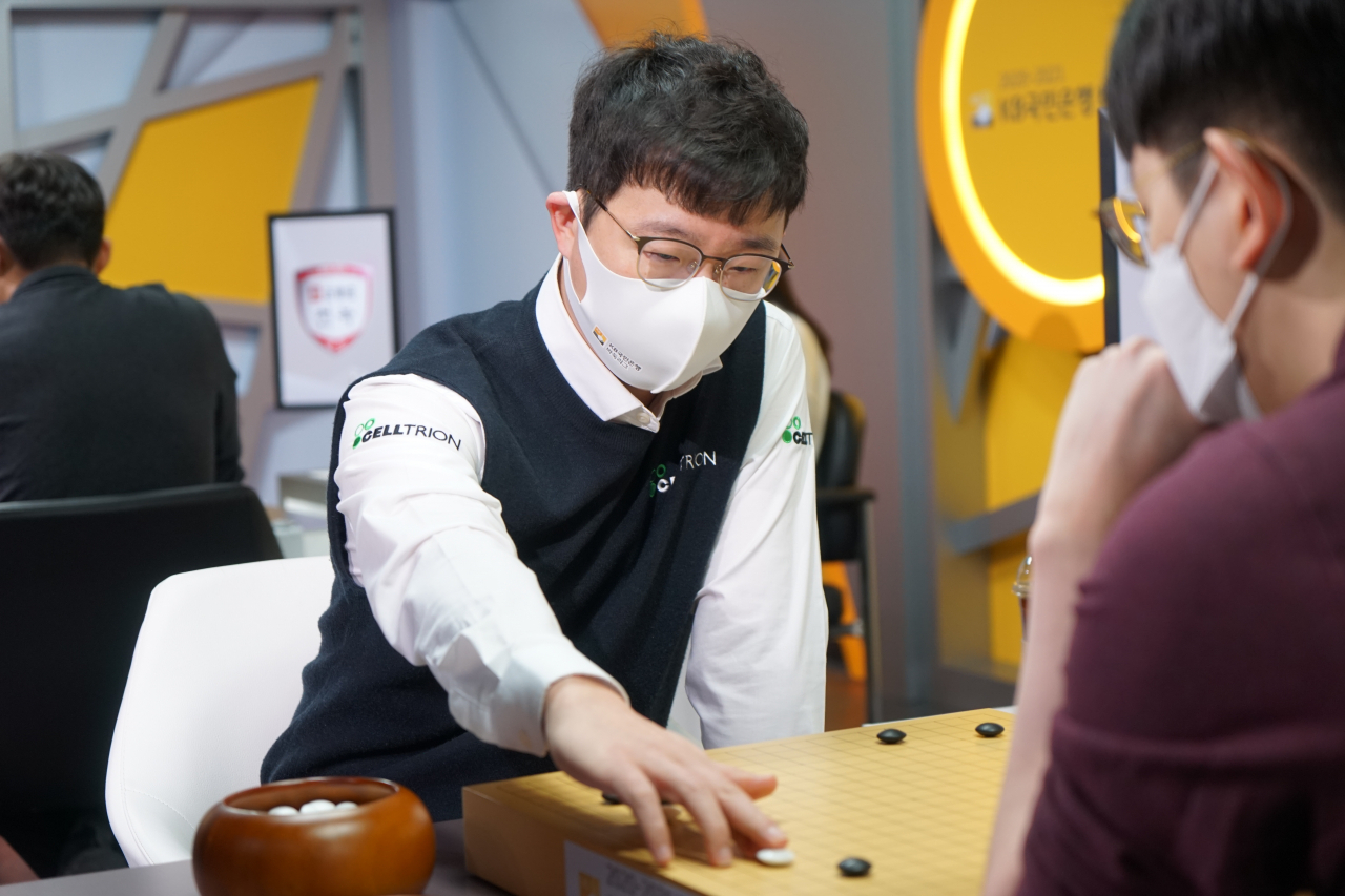 전승을 기록하며 팀을 정규리그 1위에 올려놓은 원성진 9단
