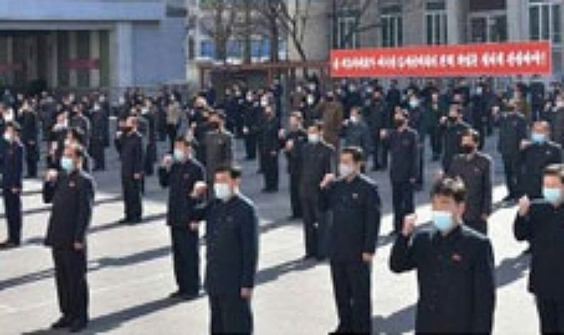 북한이 경제난 극복에 총력을 집중하는 가운데 경제현장 곳곳에서 국가경제발전 5개년계획의 첫해 과업 완수를 다짐하는 궐기모임이 일제히 개최됐다고 28일 노동신문이 보도했다. 경제부문 각 긱관과 기업소들은 궐기모임에서 지난 22일 황해제철소가 공개한 호소문을 낭독하고 각 간부들이 나서 결의토론을 진행했다. [연합]