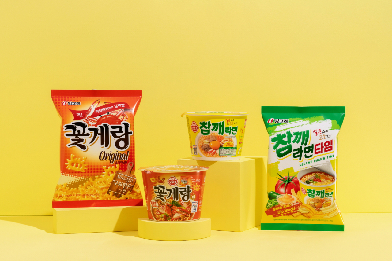 오뚜기와 빙그레가 손잡고 출시한 꽃게랑면과 참깨라면타임 [빙그레 제공]