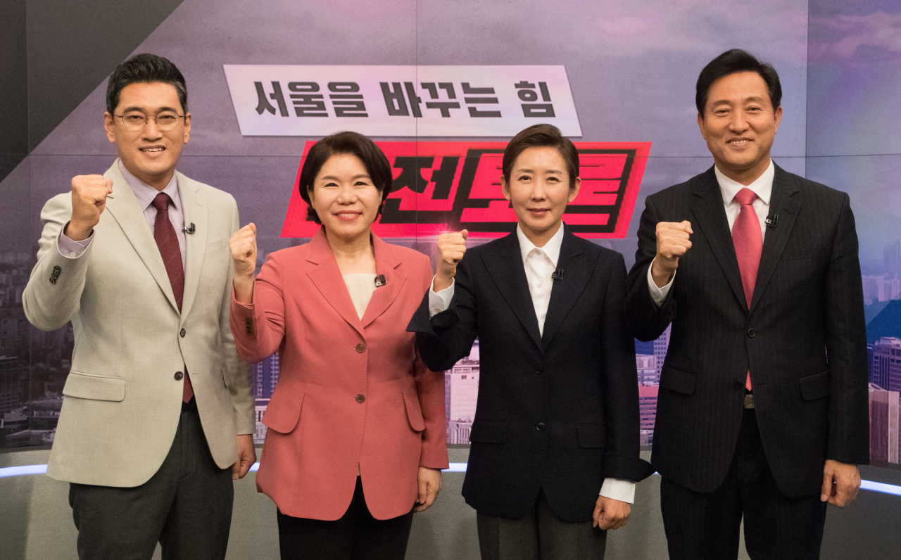 국민의힘 오신환(왼쪽부터), 조은희, 나경원, 오세훈 서울시장 경선후보가 1일 서울 중구 TV조선에서 열린 4인 비전합동토론을 앞두고 포즈를 취하고 있다. [연합]