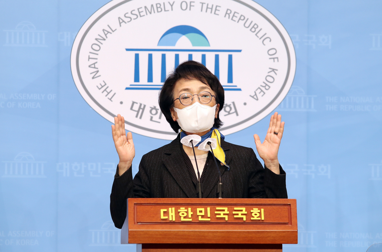 열린민주당 김진애 서울시장 후보가 지난달 28일 국회 소통관에서 범여권 후보 단일화와 관련해 입장을 밝히고 있다. [연합]